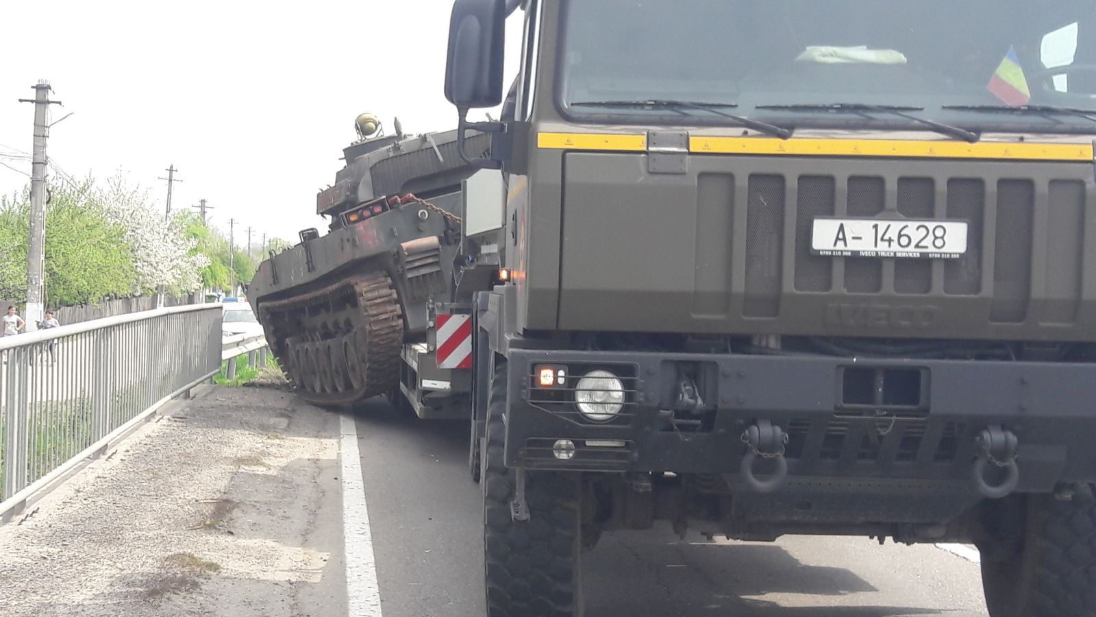 Un tanc s-a răsturnat pe şosea în Prahova! Circulaţia a fost blocată pe un sens