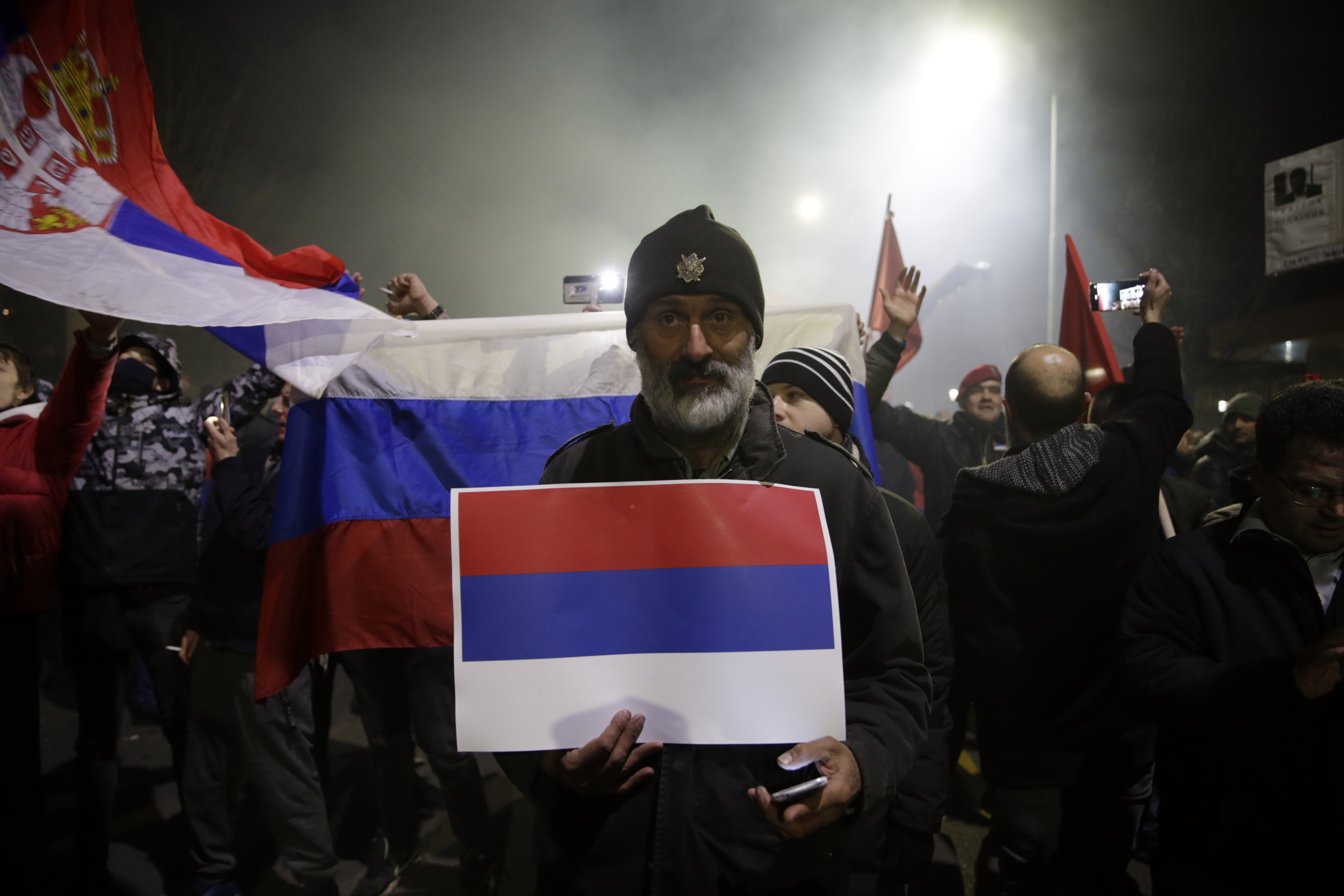 Protest în favoarea războiului lui Putin, în Belgrad. Mii de sârbi proruși au ieșit aseară în stradă