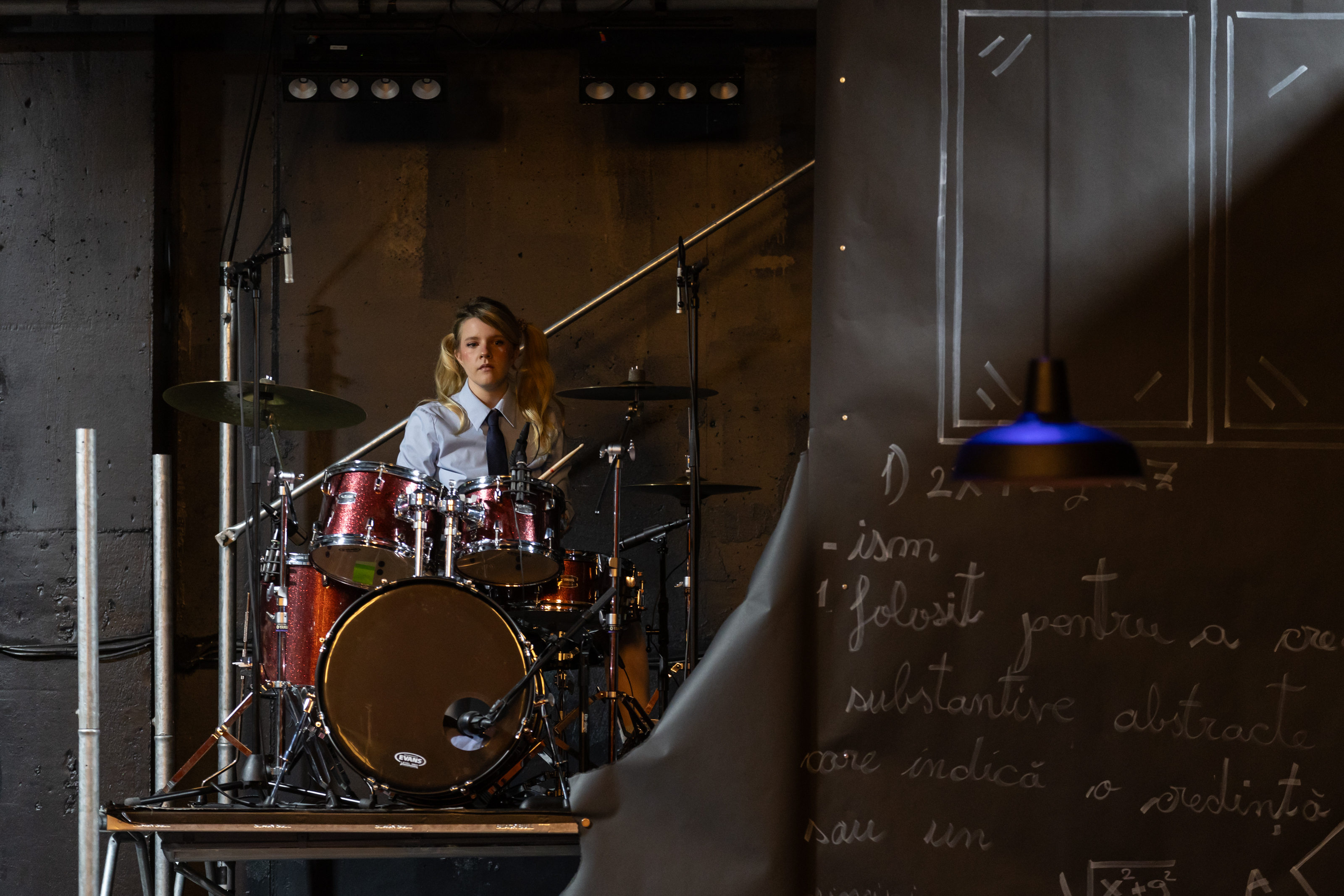 INTERVIU. „Punk Rock”, un spectacol anti-tot despre problemele adolescenților: „Nu educă părinții, dar le arată prin ce trec copiii lor acum”