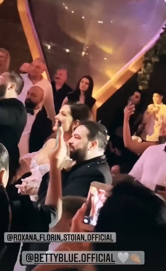 Nunta de lux a lui Florin Salam cu Roxana Dobre de la malul mării. Mireasa a avut rochie cu cristale, iar invitații au ascultat muzică de orchestră