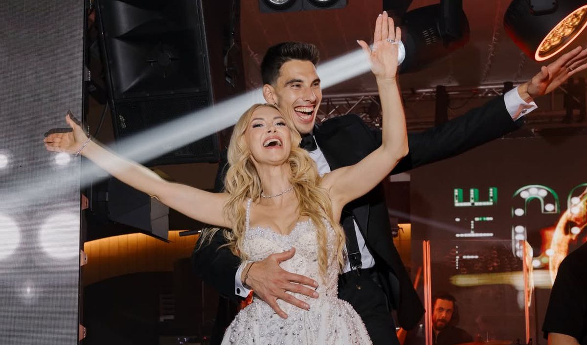 Andreea Bălan a făcut petrecere de ziua lui Victor Cornea
