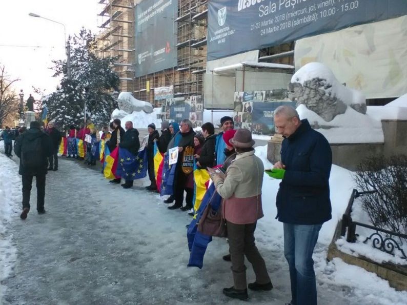 Peste 150 de oameni au cerut la Iași demisia ministrului Justiției
