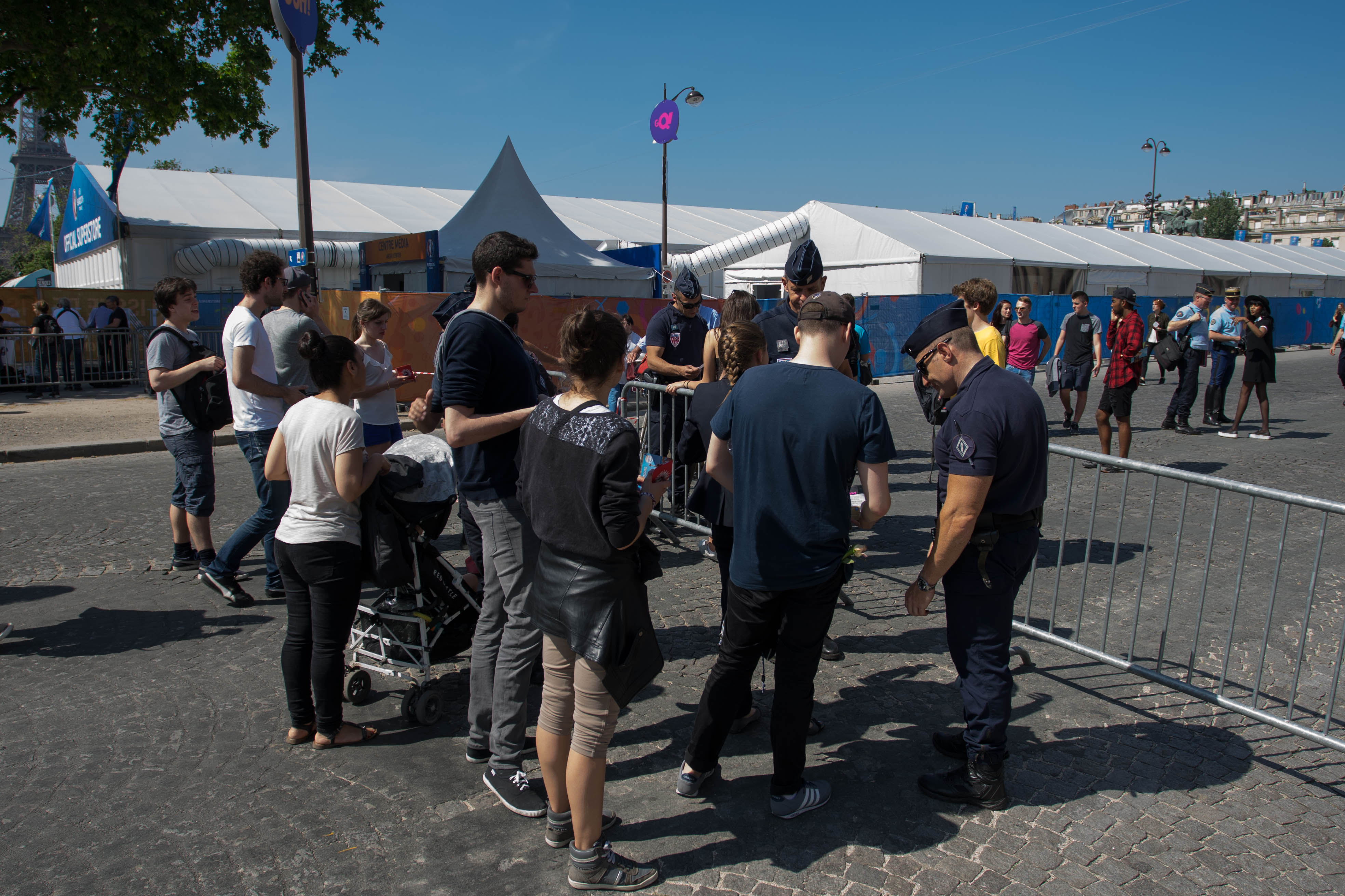 Euro 2016. ”Libertatea” a fost la fan-zonul uriaș din Paris, deschis cu un concert David Guetta, în prezența a zeci de mii de oameni. Securitate strictă / GALERIE FOTO și VIDEO