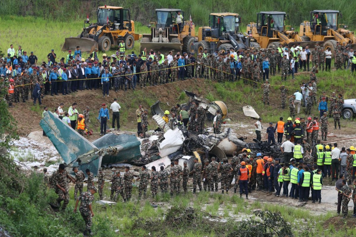 Imagini din momentul prăbușirii avionului din Nepal, după ce a decolat de pe aeroportul din Kathmandu | VIDEO