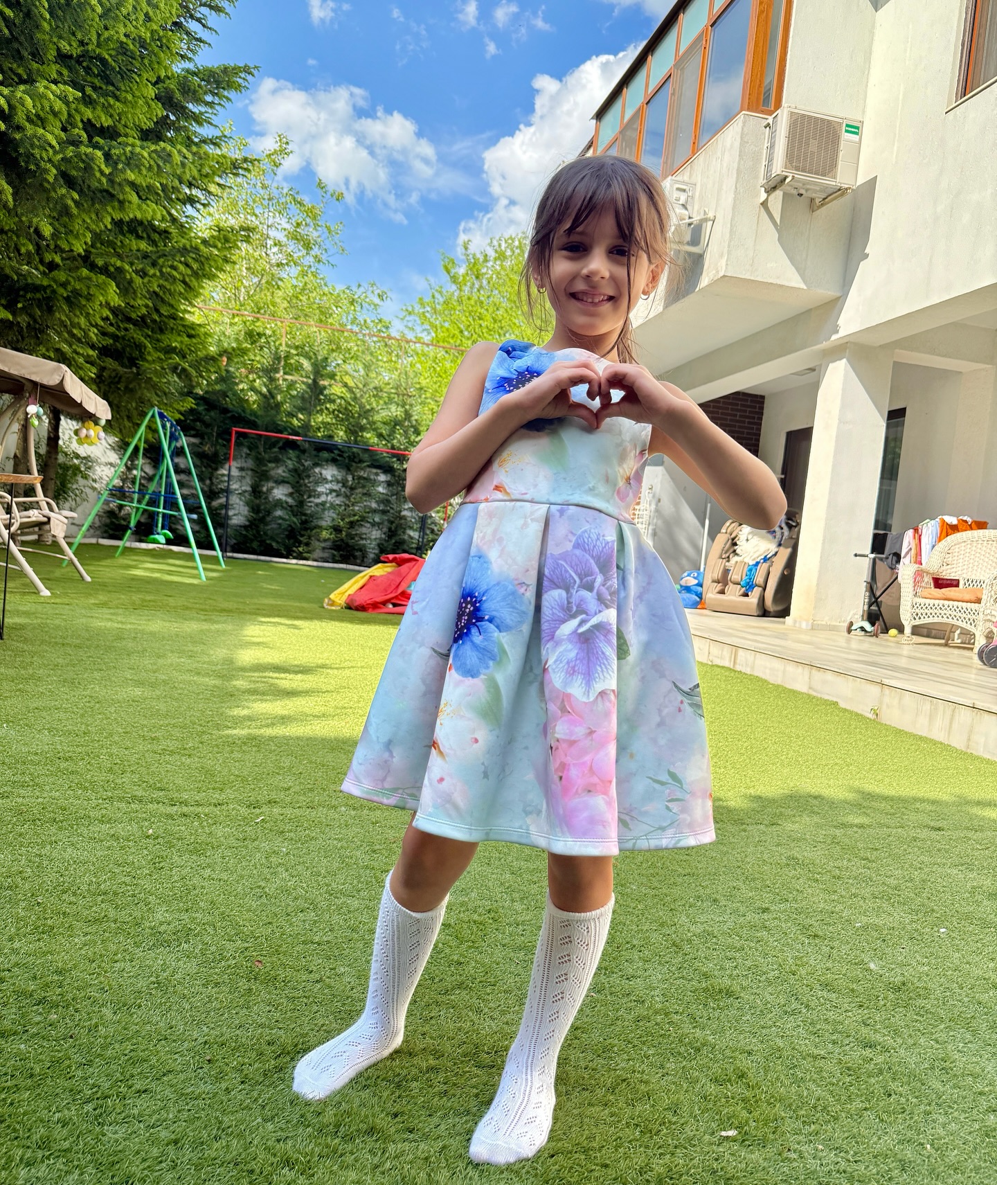 Imagini din casa de lux în care Andreea Bălan locuiește cu Victor Cornea. Vila are piscină, grădină uriașă și studio de înregistrări