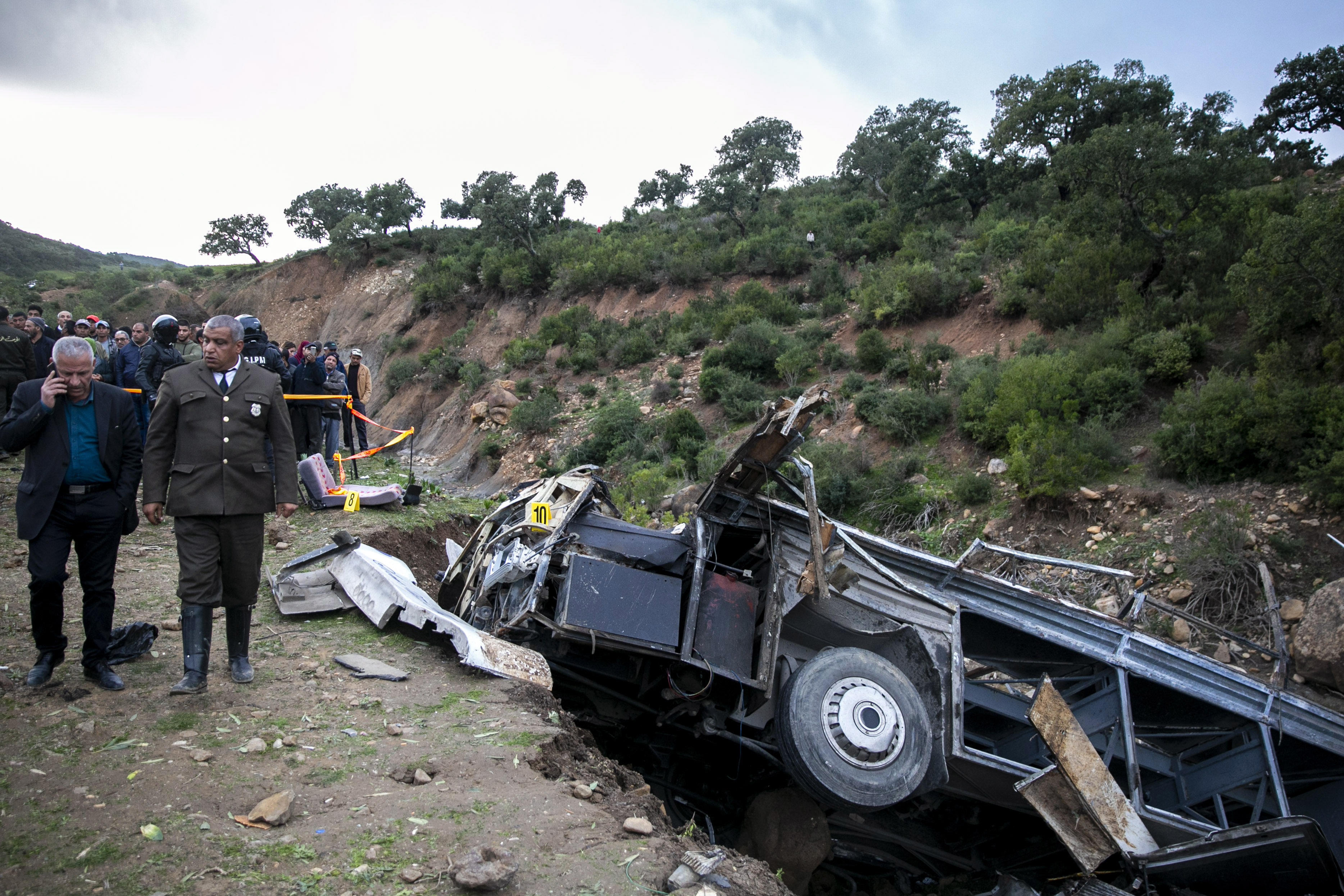 Un autocar cu peste 40 de pasageri la bord a căzut într-o râpă, în Tunisia. Cel puțin 24 de oameni au murit