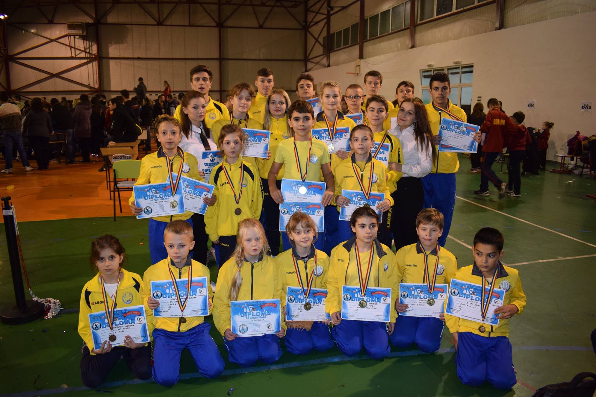 E blondă, frumoasă, licențiată în economie și scoate campioni pe bandă rulantă la Taekwondo GALERIE FOTO