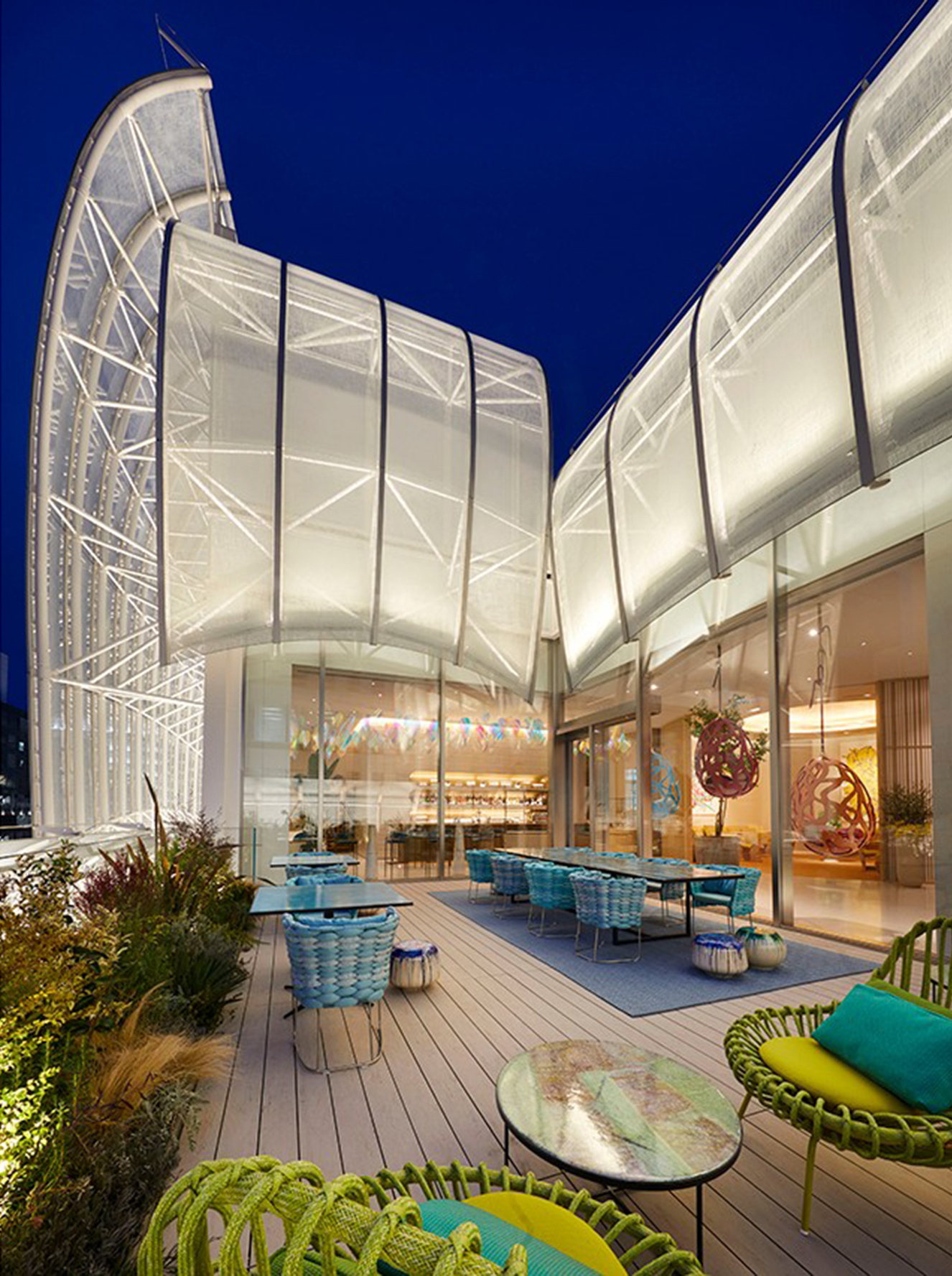 Cum arată primul restaurant Louis Vuitton. Imagini din localul deschis de brandul de lux în Japonia