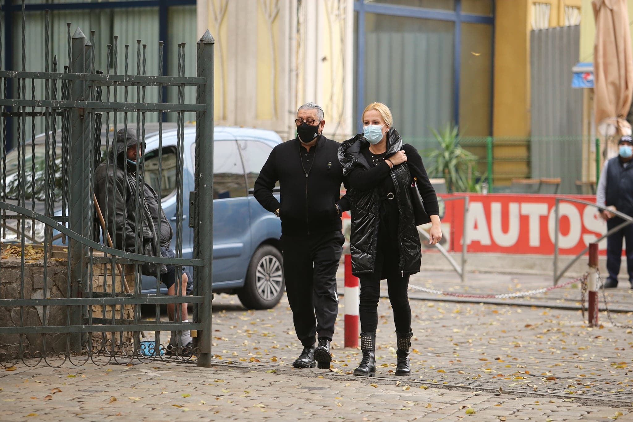 VIDEO | Vladimir Găitan, condus pe ultimul drum de familie și de colegi. Actorul, înmormântat cu onoruri militare