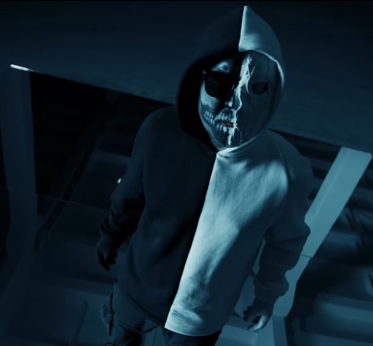 Ce are pe față Carla’s Dreams în cel mai recent videoclip. Artistul arată diferit, după ce a renunțat parțial la machiaj