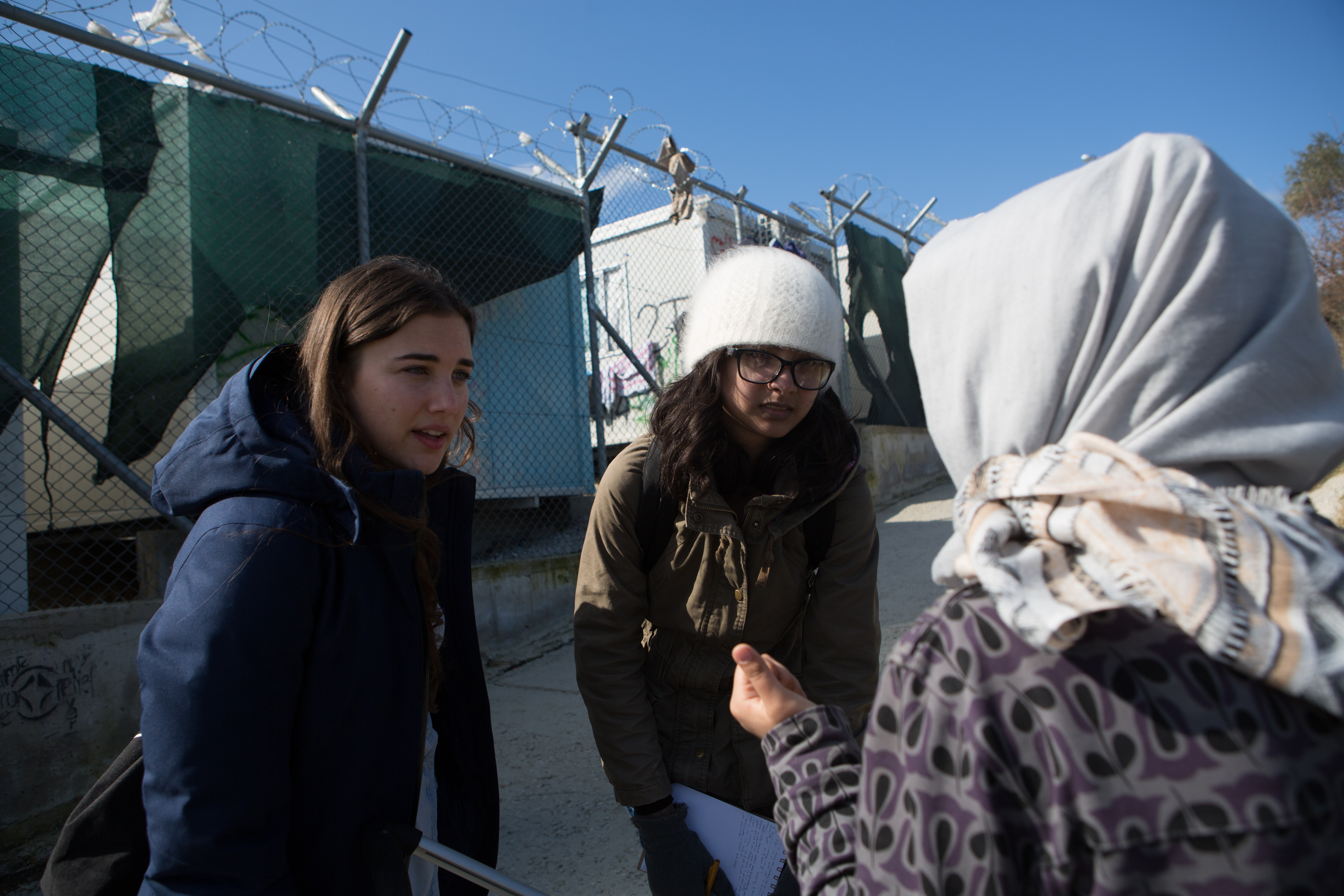 Regizorul român care și-a dus studenții din Los Angeles, „de la soare și latte”, în cea mai mare tabără de refugiați din Europa. „S-au maturizat mai rapid”