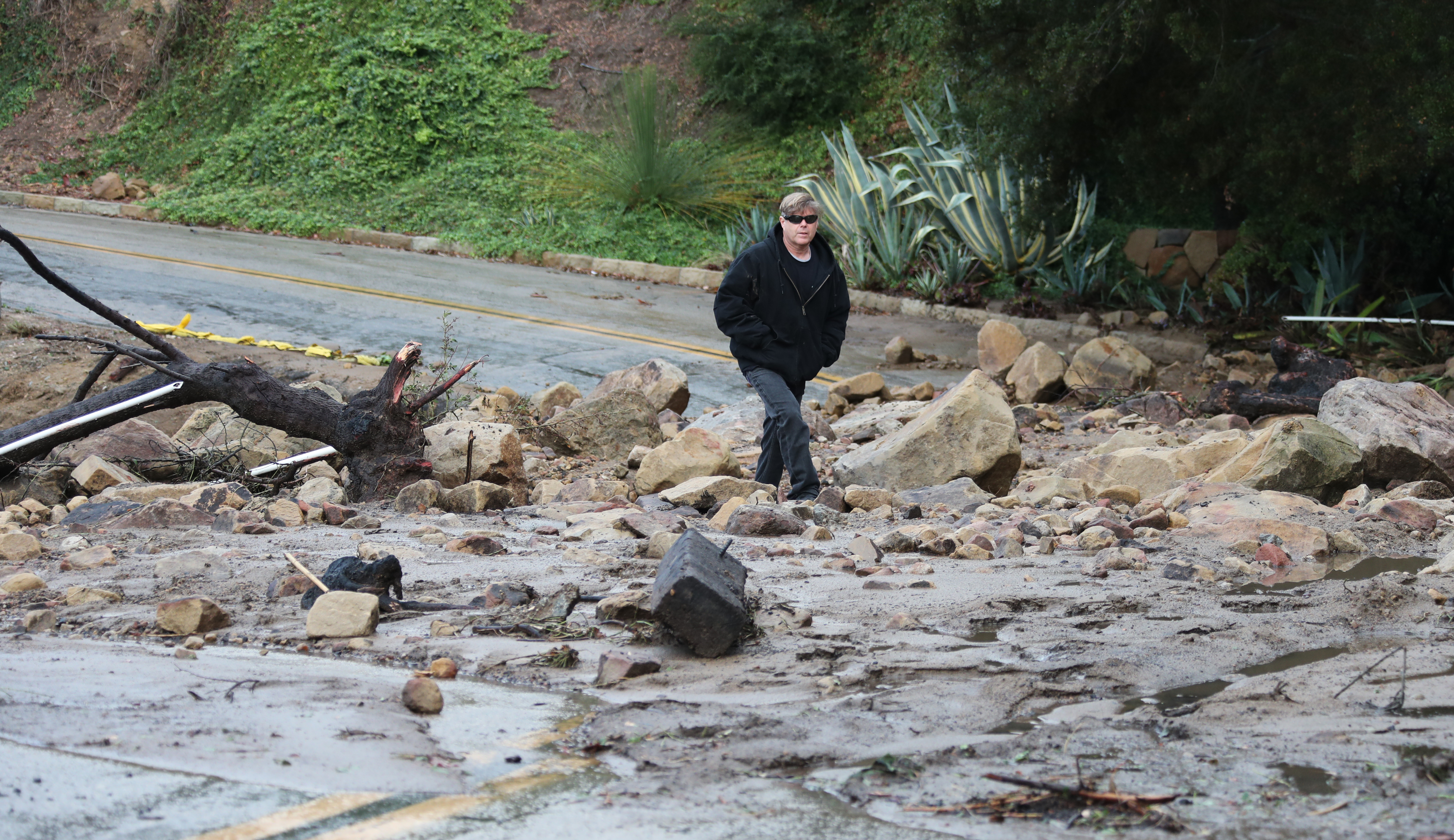 Alunecări de teren devastatoare în California: 13 oameni au murit și peste 20 sunt dați dispăruți