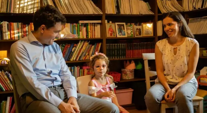 Câți bani plătește chirie Nicușor Dan pentru mansarda din sectorul 5 din București în care locuiește alături de familia lui. Cum arată locuința