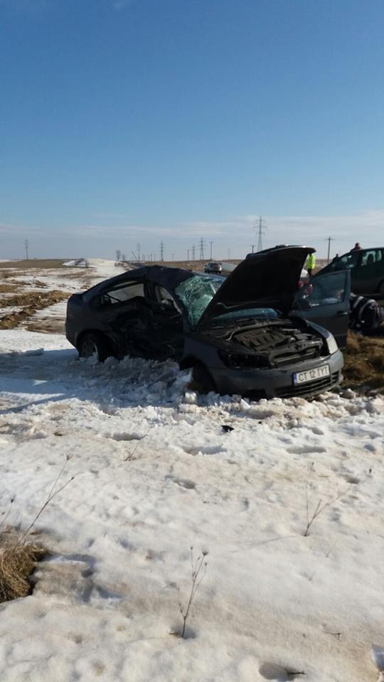 UPDATE: Accident în județul Constanța. Două mașini s-au ciocnit violent | FOTO și VIDEO