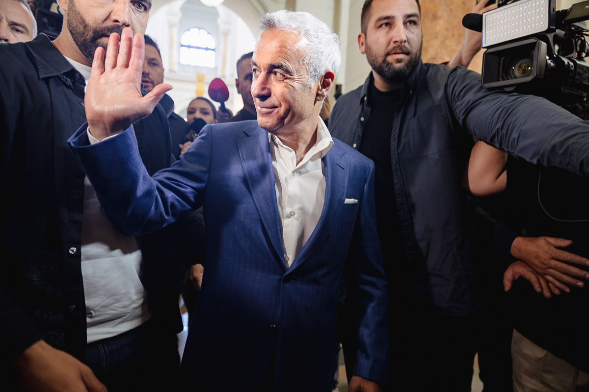 Călin Georgescu în sala de judecată. Ce a făcut în timpul procesului în care e acuzat de complicitate la tentativă de lovitură de stat
