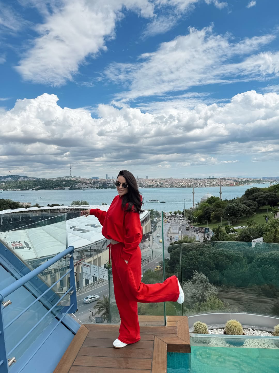 Cum au apărut Adelina Pestrițu și Ioana, soția lui Gabi Tamaș, la concertul lui Kanye West din Istanbul. Au stat doar 48 de ore în Turcia