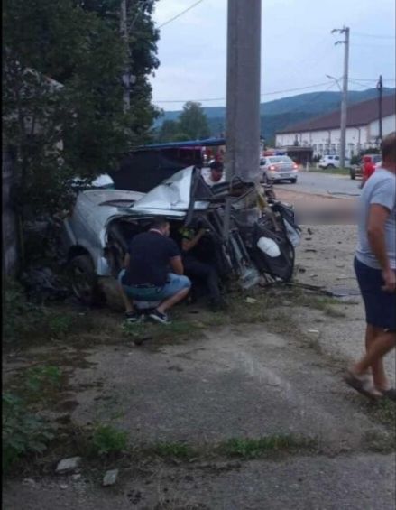 Cine erau cei doi polițiști care au murit în accidentul de la Târgu Lăpuș: „Le-au fost dragi mașinile. Băieți foarte faini”. Mașina lor s-a rupt în două