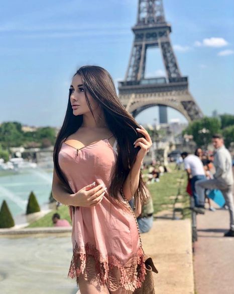 FOTO | Un fotomodel de pe Instagram i-a oferit o partidă de sex unui polițist rutier care a prins-o conducând fără carnet