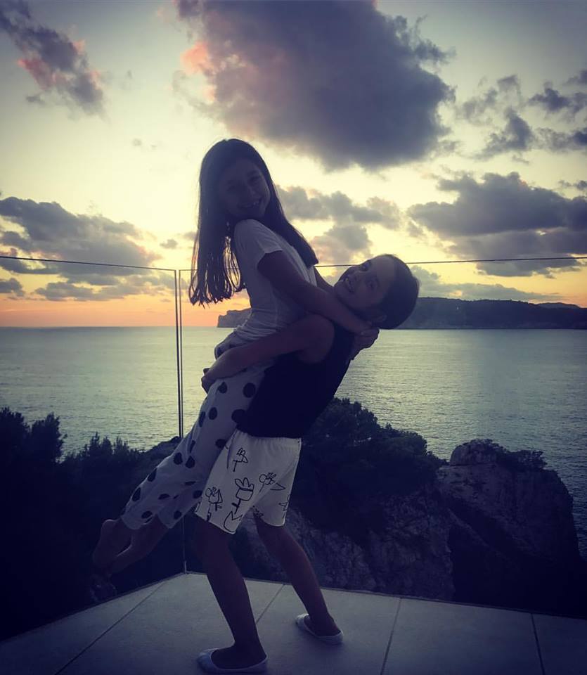 Ce mari au crescut fetele lui Chivu. Anastasia și Natalia sunt comorile fostului fotbalist | FOTO