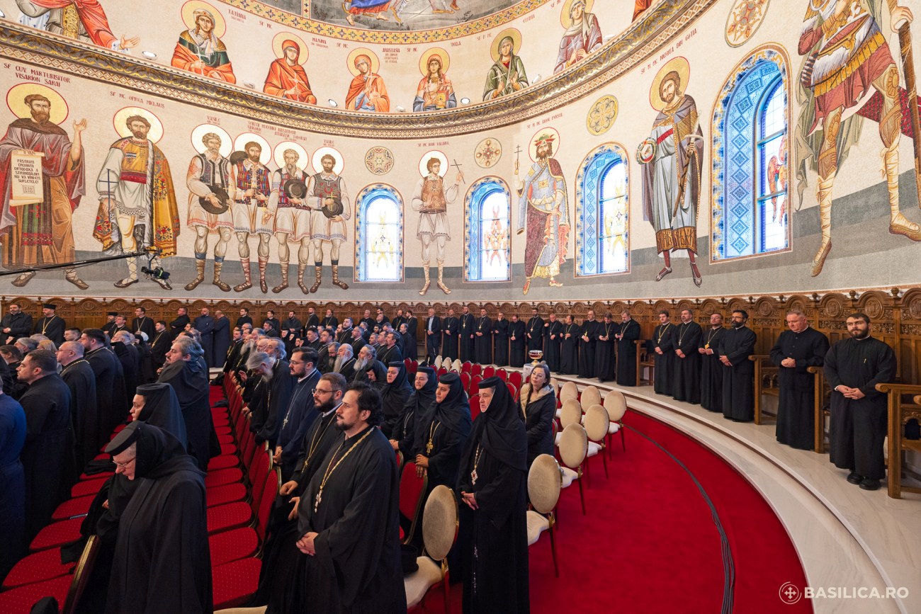 Cum arată Catedrala Mântuirii Neamului în interior. Imagini transmise de Biserica Ortodoxă, pentru că presa a fost interzisă