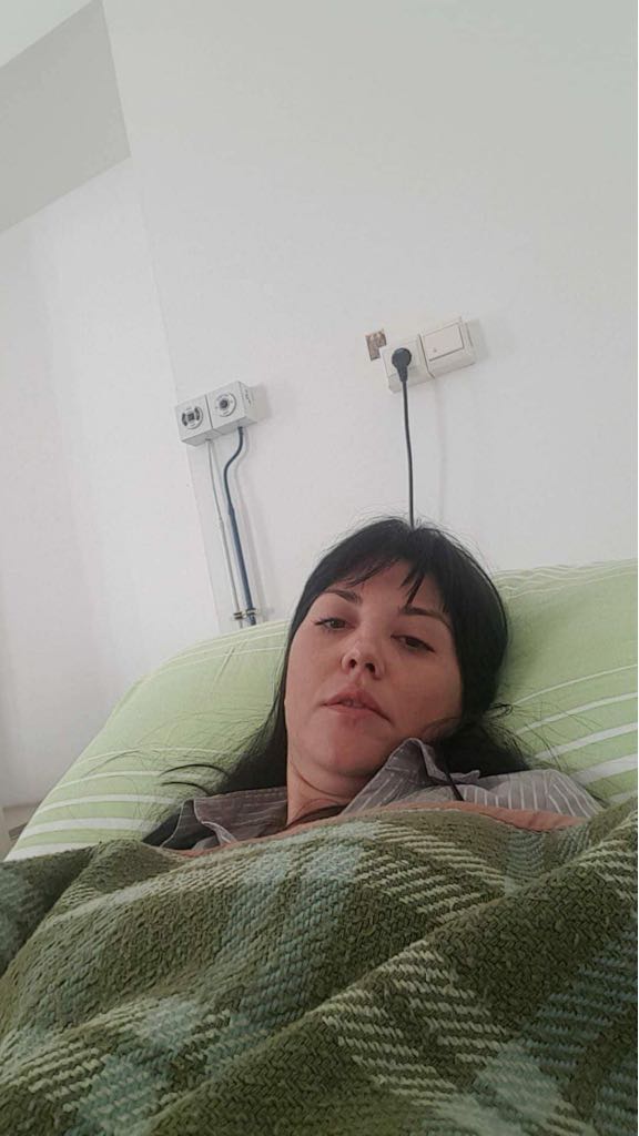 Apel umanitar pentru o polițistă bolnavă de cancer! Femeia are un băiețel de 4 ani