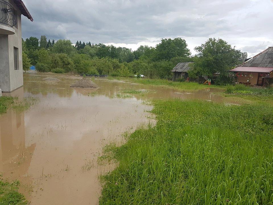 Inundații în Sighetu Marmației. Zeci de persoane, evacuate din calea apei