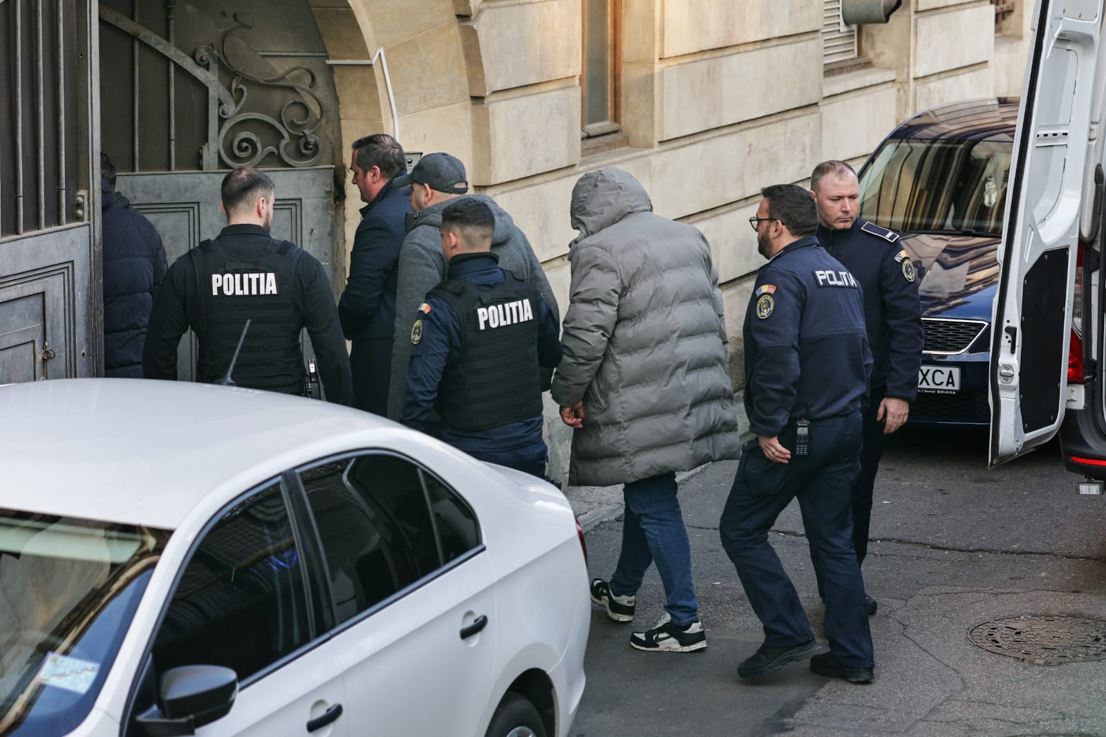 Laura Vicol și soțul Vladimir Ciorbă au plecat de la Curtea de Apel. DIICOT a cerut arestare preventivă, instanța a rămas în pronunțare