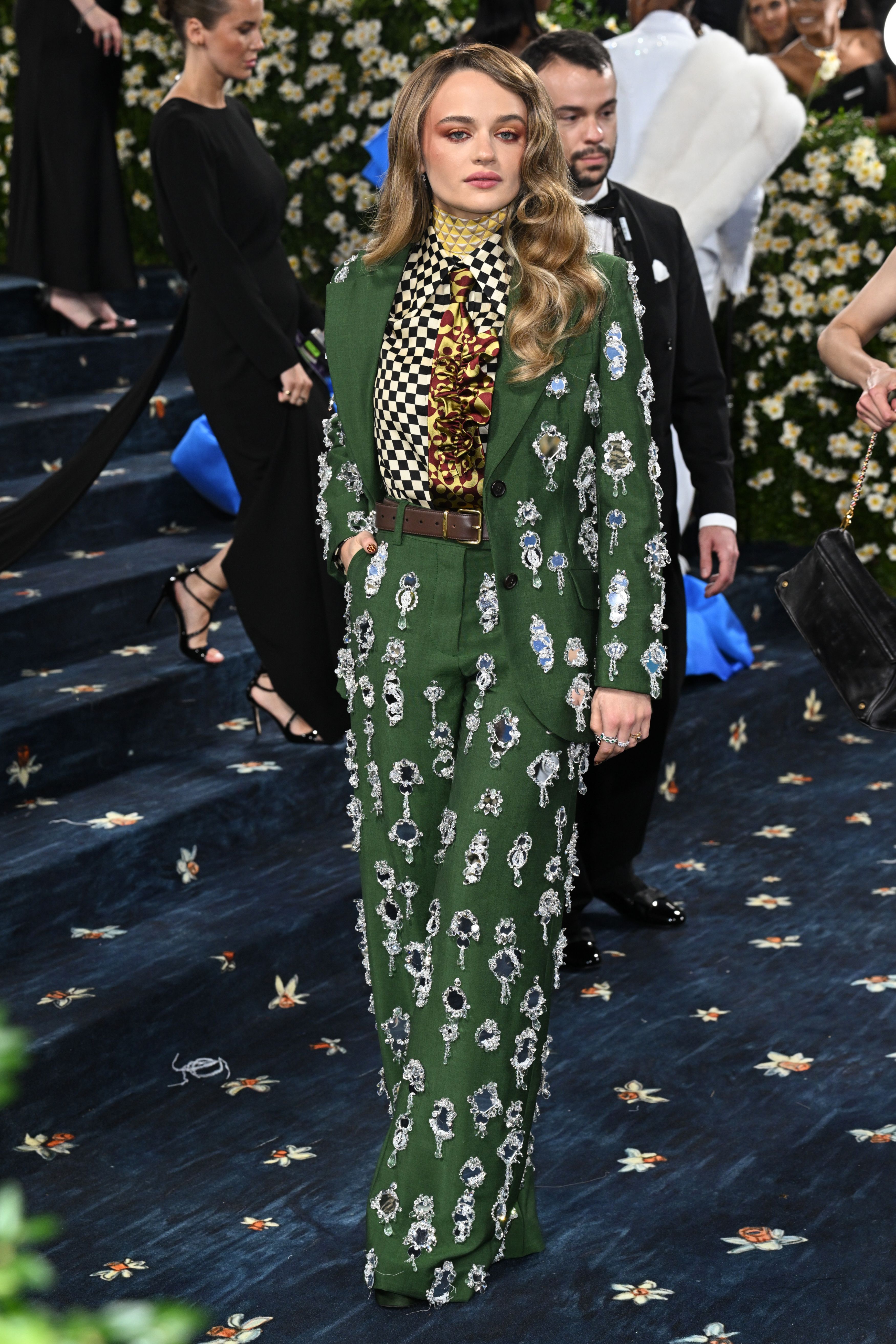 Cum au apărut vedetele la Met Gala 2025. Madonna a defilat cu un trabuc în mână, iar Kim Kardashian a atras toată atenția