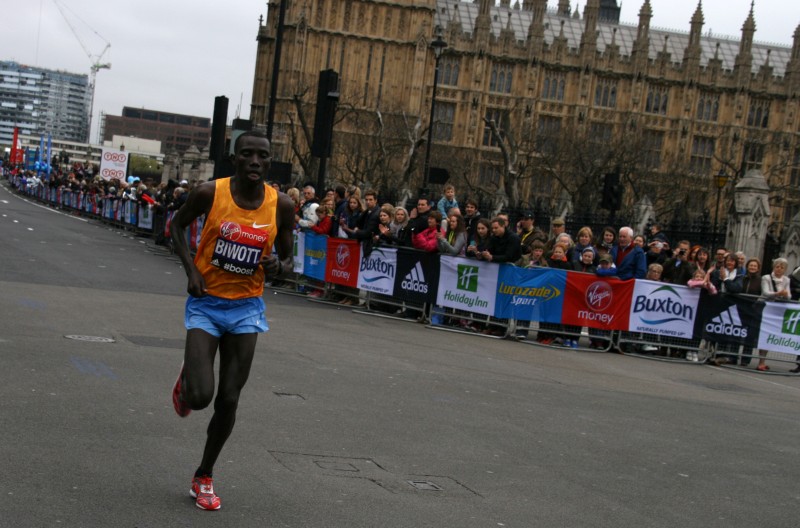 Etiopiencele și kenyenii, cei mai tari la Maratonul Londrei. Paula Radcliffe, în lacrimi / FOTO