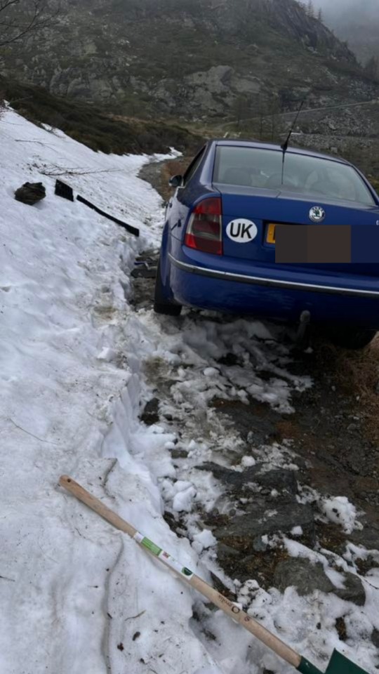Un român a rămas blocat cu mașina la peste 1.700 de metri altitudine, în drum spre Anglia