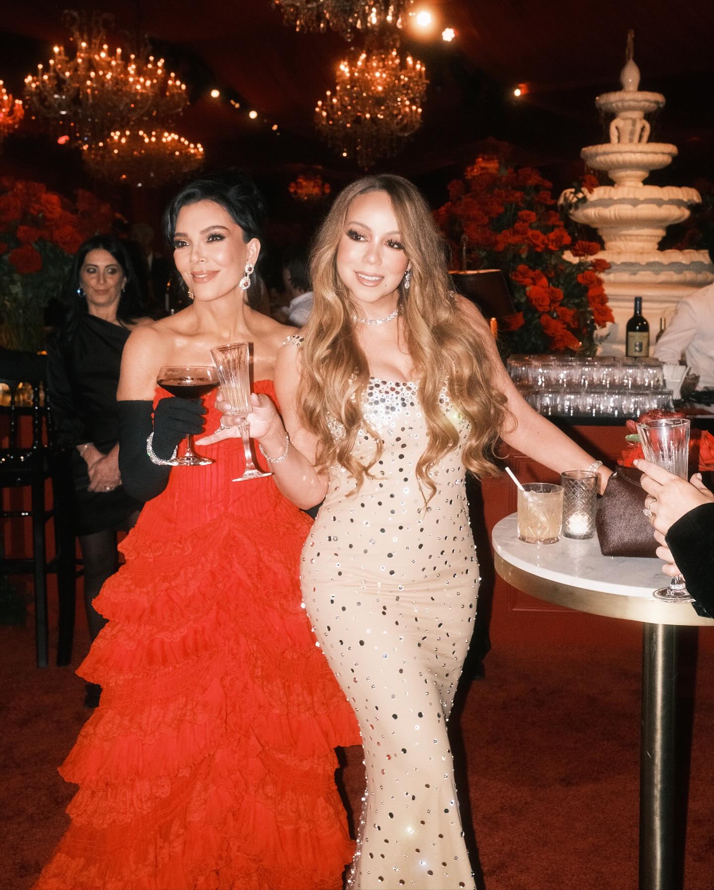 Poliția a fost chemată la petrecerea de 70 de ani a lui Kris Jenner. Imagini cu vedetele, printre care și o româncă, la conacul lui Jeff Bezos