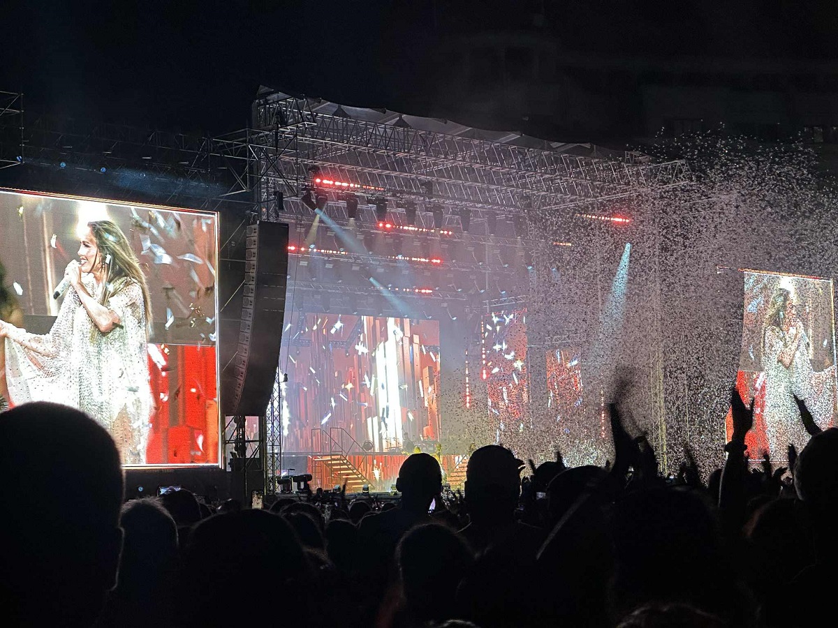 Imagini de la concertul lui Jennifer Lopez din București. Mesajul artistei pentru fanii români: „Faceți ce iubiți”