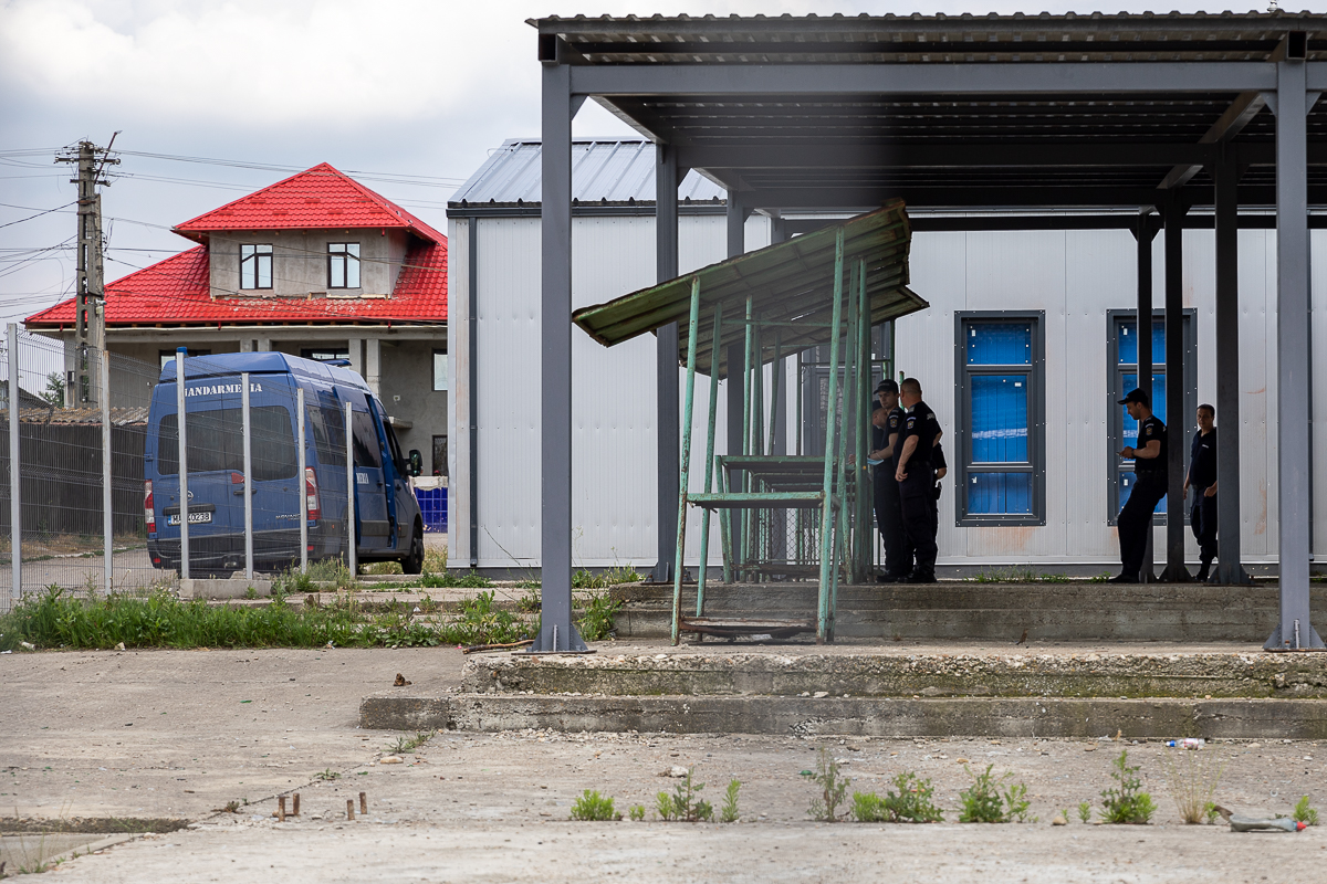 În Murgeni, jandarmii vin şi pleacă, bulibaşa rămâne. Statul român face paradă de forţă într-un oraş pe care l-a abandonat în toate celelalte privinţe