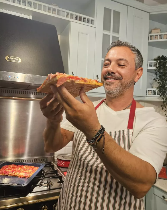 Imagini din locuința lui chef Sorin Bontea. Juratul de la MasterChef și-a plantat măslini în curte. „Abia aștept să strâng recolta”