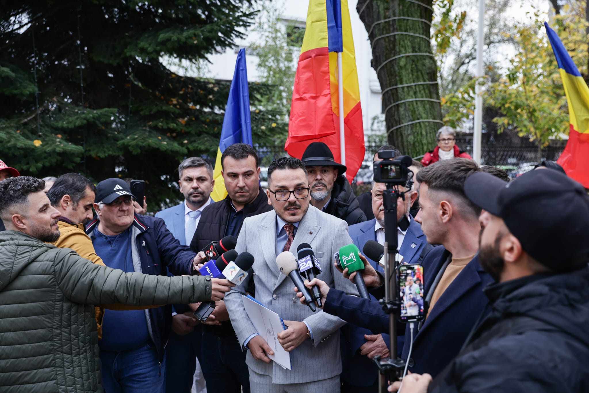 Promisiunea făcută de Makaveli la depunerea candidaturii pentru Primăria București: „Nu sunt olimpic, n-am nici concubină”