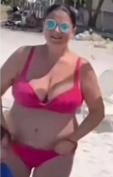 Imagini cu Gabriela Cristea în costum de baie. Cum arată vedeta, după ce a recunoscut că se luptă cu kilogramele în plus