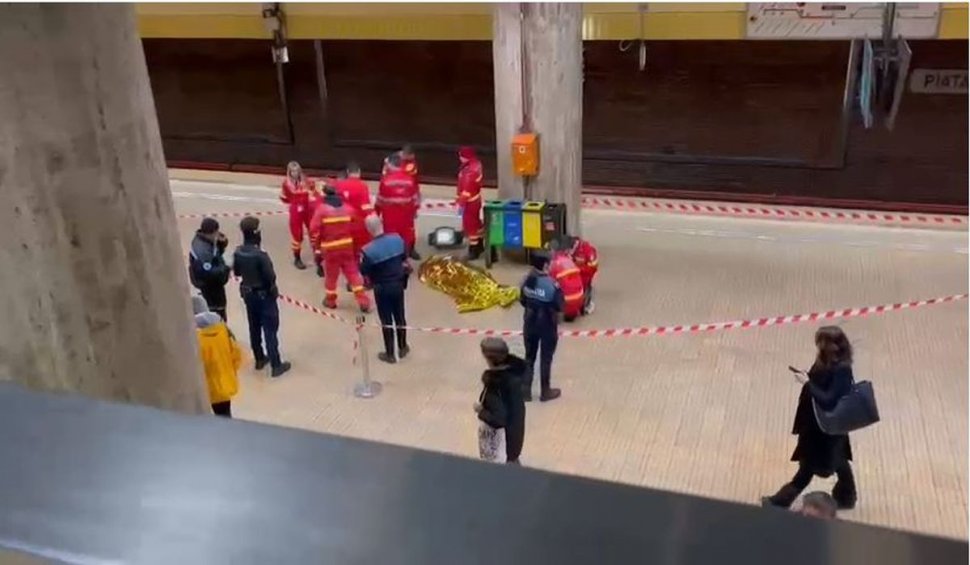 Un bărbat a murit în stația de metrou Piaţa Unirii. Medicii au încercat să îl resusciteze minute în șir