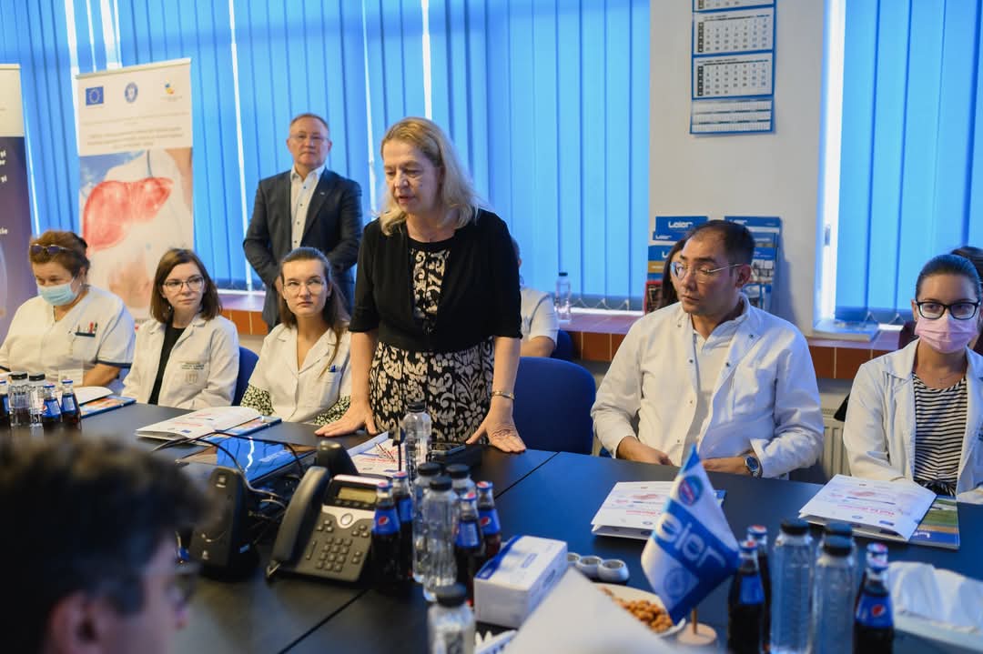 Contabila-șefă de la Spitalul „Sf. Spiridon” Iași a câștigat mai mult decât colegii medici într-un proiect european contra hepatitei. Din 7,8 milioane de euro, peste 2,4 milioane de euro au mers pe salarii