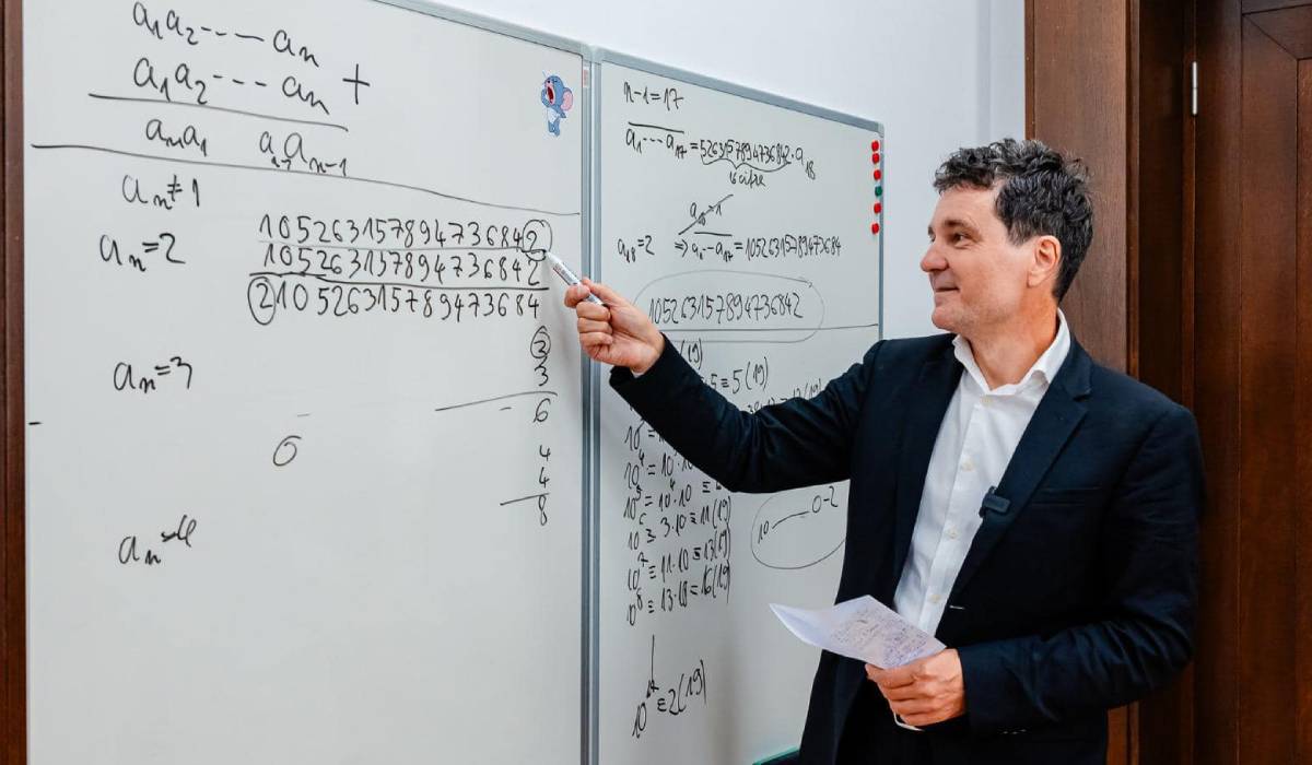 Reacția lui Nicușor Dan când a auzit ce înseamnă „harneală”, după ce Micutzu a difuzat mesajul audio primit de la George Simion