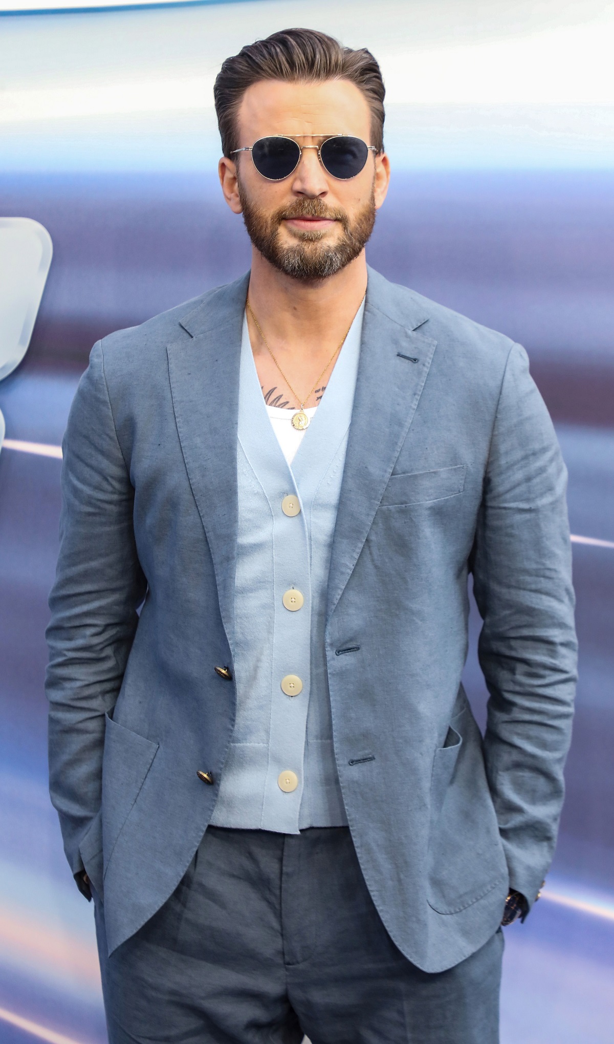 Chris Evans, desemnat „cel mai sexy bărbat în viață” de revista People. Actorul are 41 de ani, e necăsătorit și joacă rolul lui „Captain America”