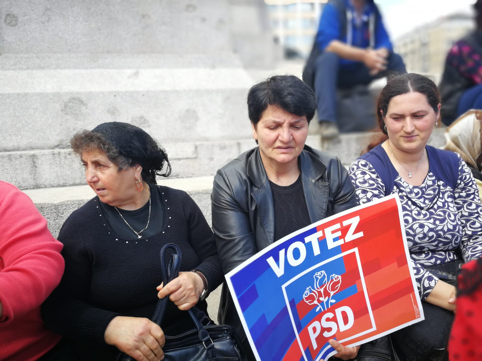 FOTO&VIDEO | Miting de amploare al PSD la Iași. Liviu Dragnea, aclamat și huiduit în Piața Unirii