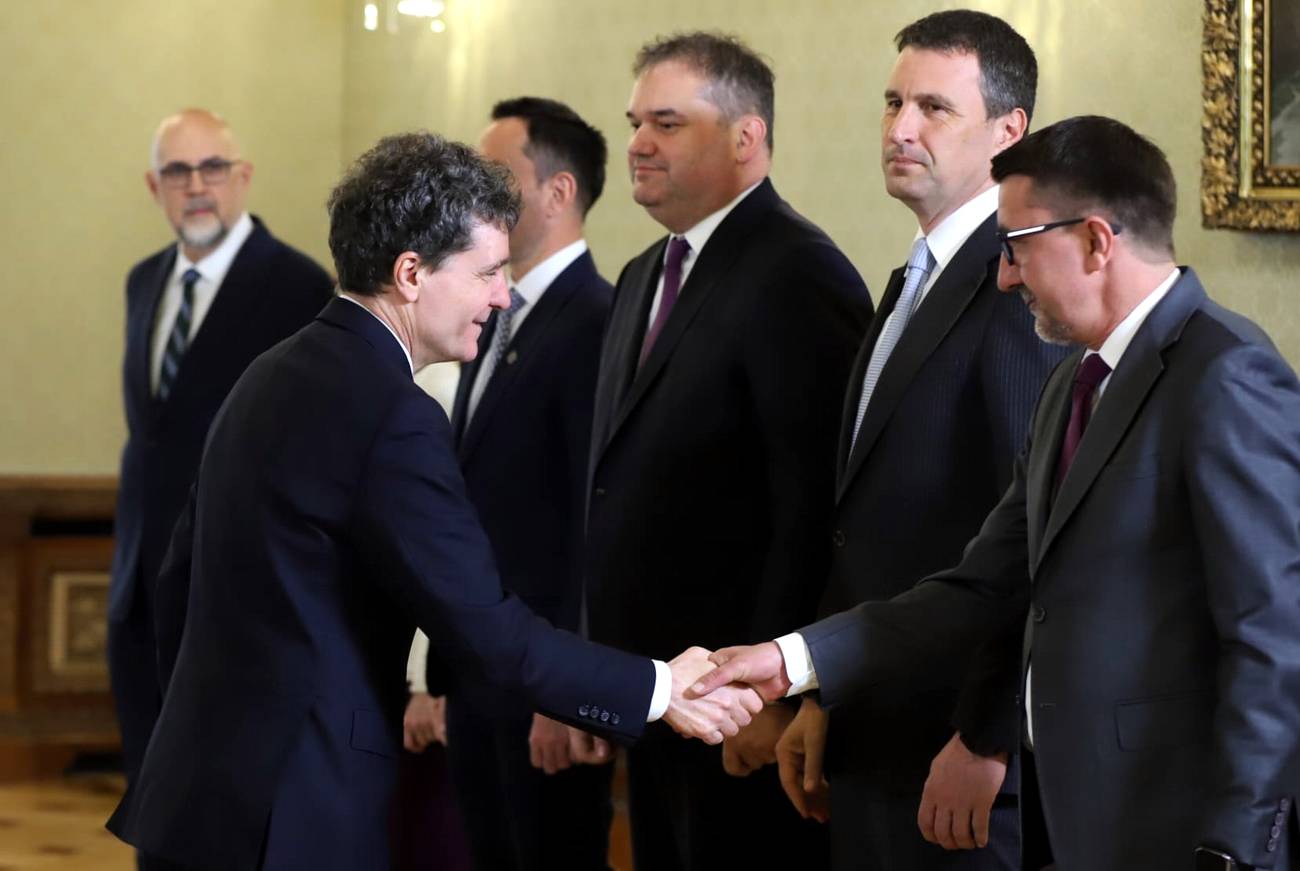 LIVE TEXT | Nicușor Dan a terminat consultările cu partidele din coaliție. PSD a decis retragerea miniștrilor înaintea finalului consultărilor. Nicușor Dan va face o declarație de presă