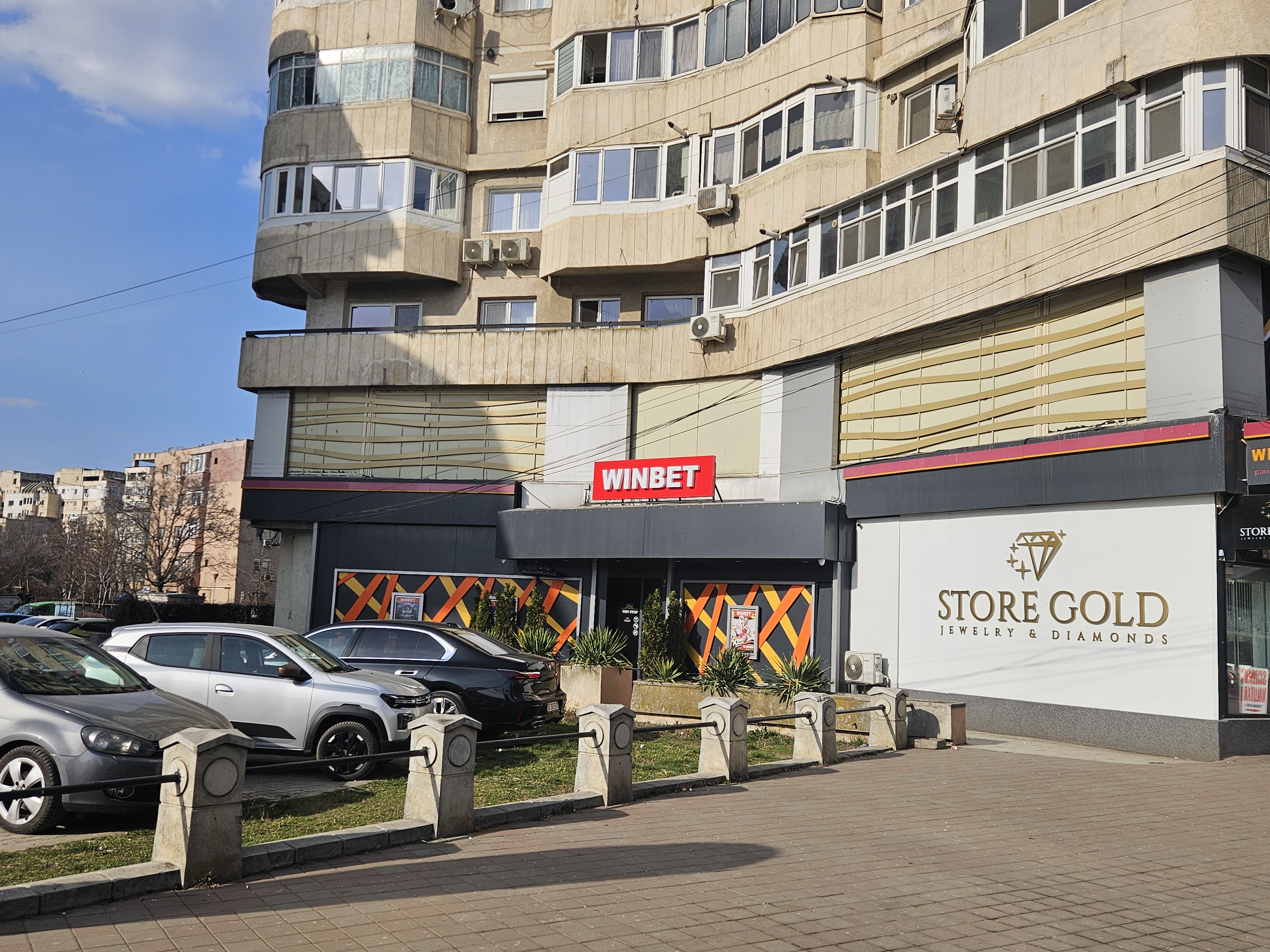 Industria jocurilor de noroc amenință cu procese la Iași, în timp ce primăria pregătește interzicerea păcănelelor. Mizele unui proiect vulnerabil juridic