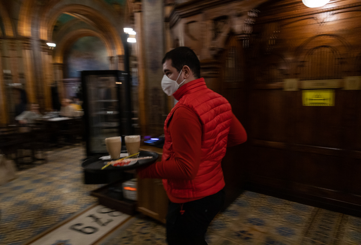 Restaurantele din București s-au redeschis după trei luni. Patron local: „Suntem foarte prudenți"