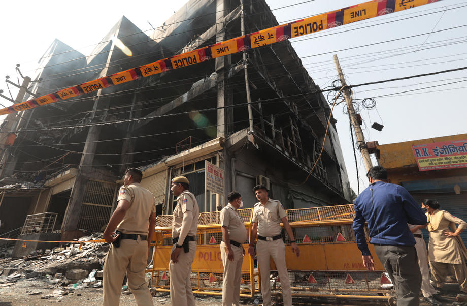 Clădire de birouri din Delhi, mistuită de incendiu. Sunt 27 de morți și zeci de dispăruți