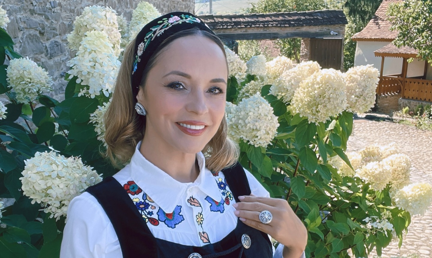 Cum arată mama vitregă a Andreei Marin. Deși a crescut-o ca pe propria fiică, vedeta a acceptat-o greu pe Renata