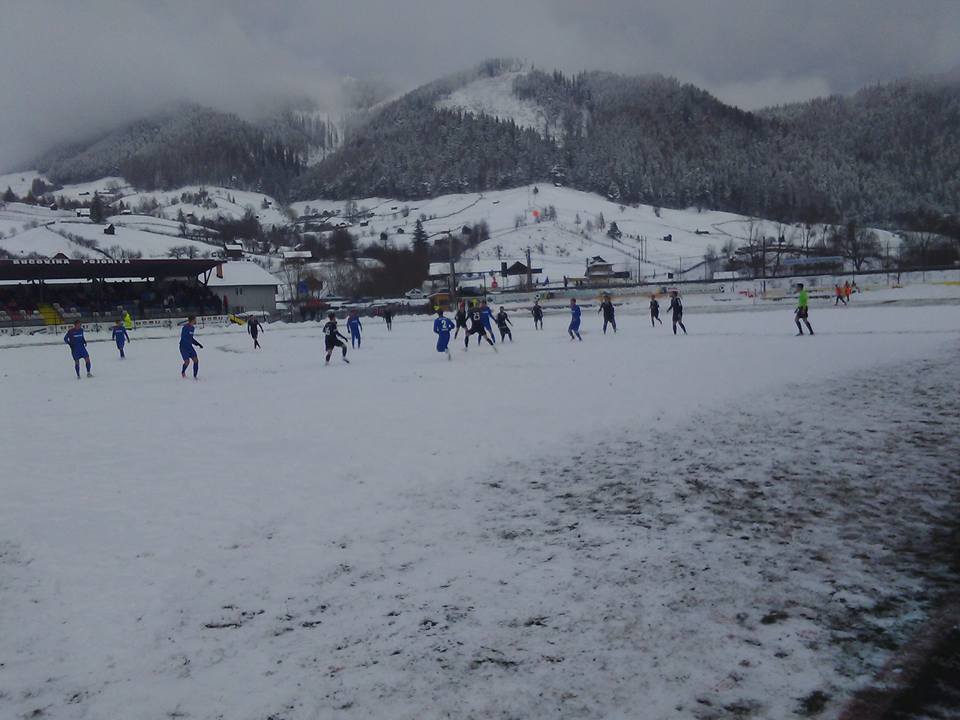Liga 2. Mai moare o echipă din eșalonul secund? Primarul din Pojorâta, controlat de DNA! S-a jucat pe zăpadă în Suceava. FC Brașov a făcut iarăși scor, după 11-2 cu Metalul Reșița! LIVESCORE