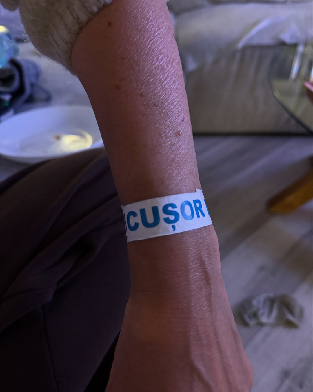 Imaginile care nu s-au văzut la televizor. Cum l-a filmat Andreea Bănică pe Nicușor Dan după ce a fost ales președinte al României
