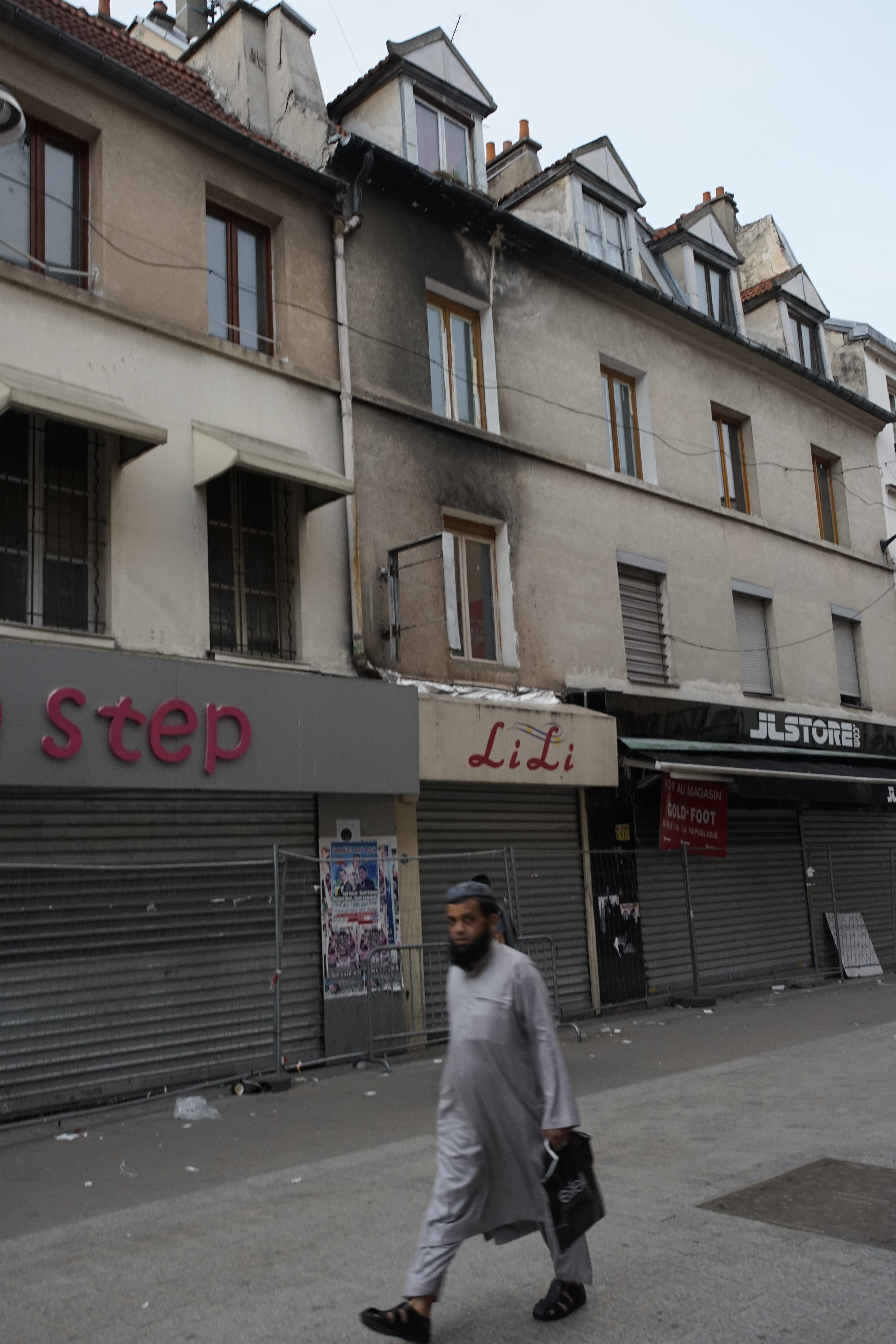 Euro 2016. Reportaj din infernul de la Saint-Denis. Vineri jucăm aici, pe Stade de France, cu gazdele! ”Explodează câte o bombă la două săptămâni și se trage cu Kalașnikovul” EXCLUSIV&FOTO