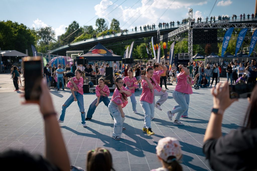 Peste 2000 de oameni au făcut sport la BCR Sport Arena Streetball, în Parcul Drumul Taberei
